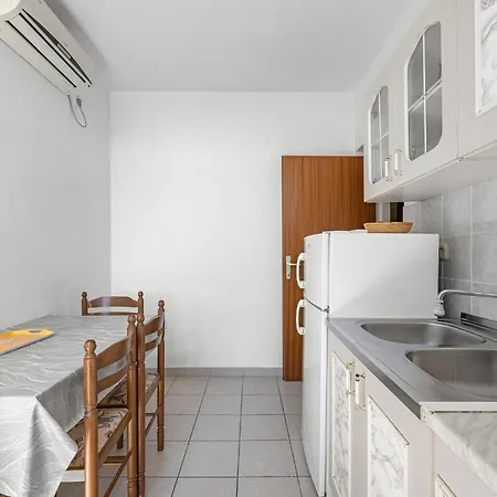 2 Bedroom Stunning In Lägenhet *