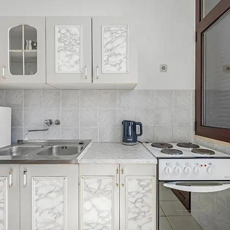 2 Bedroom Stunning In Lägenhet Vodice